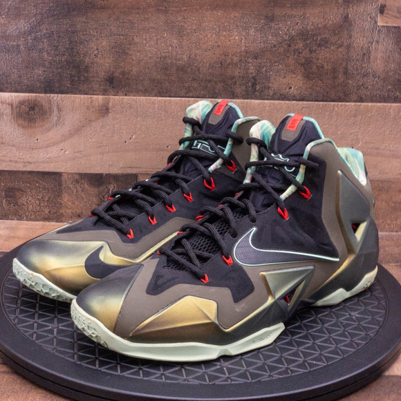 NIKE LEBRON XI 11 KINGS PRIDE 2013 MENS ATHLETIC SHOES BASKETBALL SIZE 13